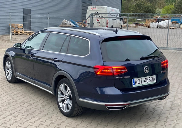 Volkswagen Passat cena 82900 przebieg: 220000, rok produkcji 2016 z Gryfice małe 781